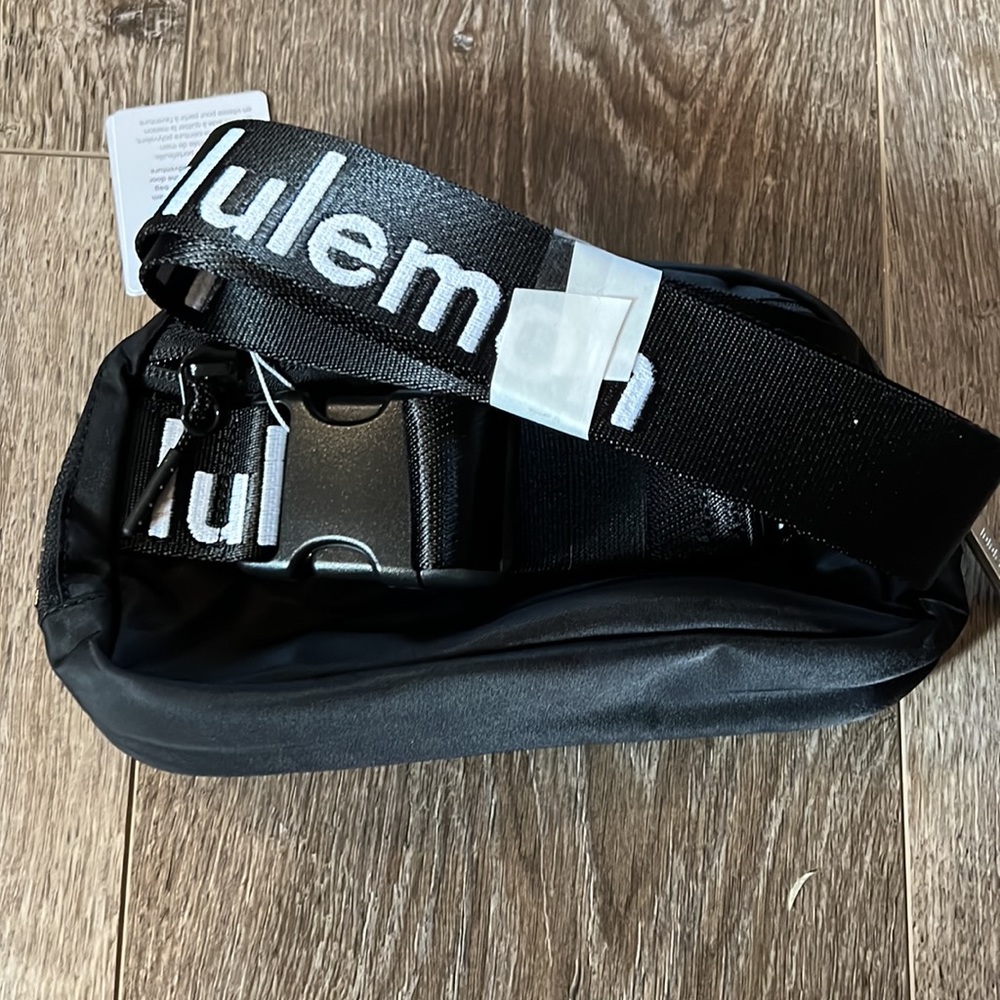 Last one! NWT Lululemon Black Everywhere Belt Bag! - Picture 3 of 12
